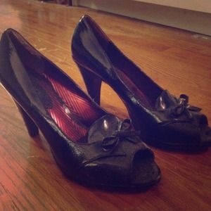 Classy heels with cute bow in front