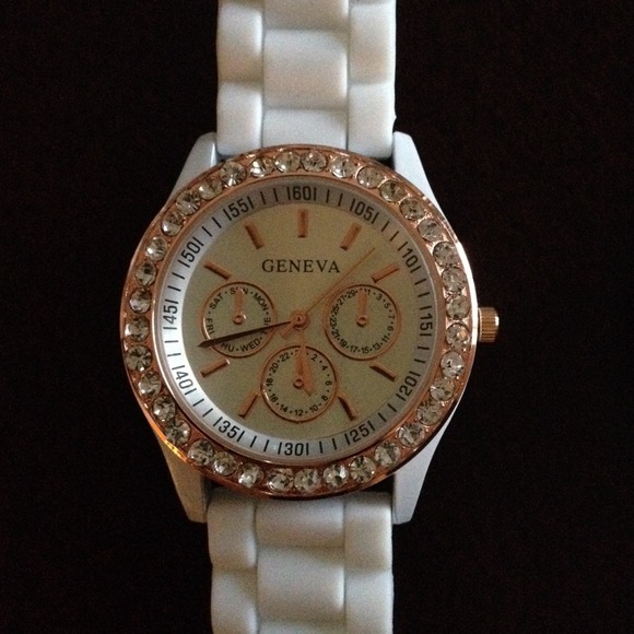 Watch - Picture 2 of 4