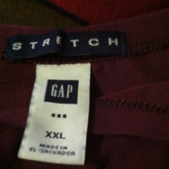Cute burgundy gap shirt - Picture 2 of 2