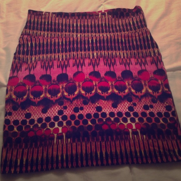 CHARLOTTE RUSSE PRINTED BODY-CON SKIRT