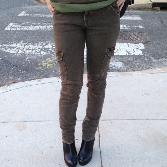 Current Elliott Cargo Skinnies - Picture 2 of 4