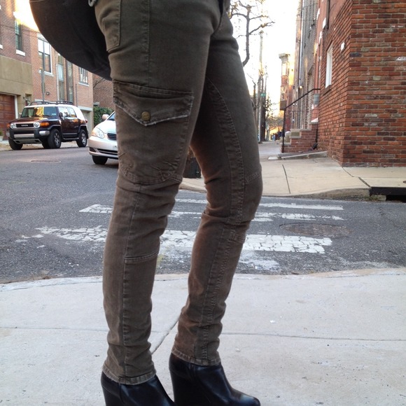 Current Elliott Cargo Skinnies - Picture 3 of 4