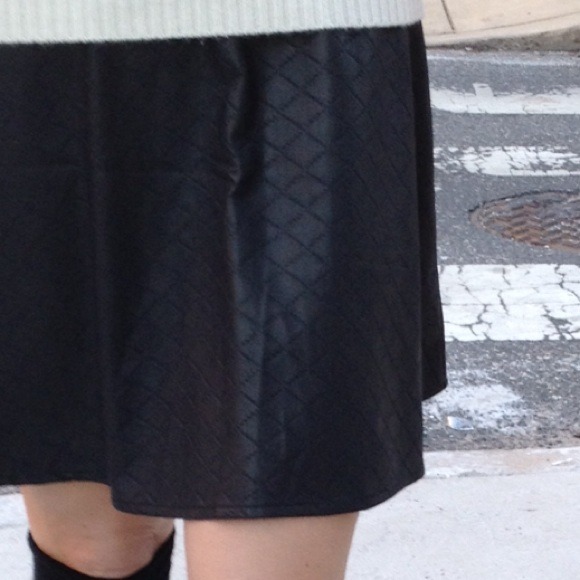 Pleather Quilted Mini - Picture 2 of 3