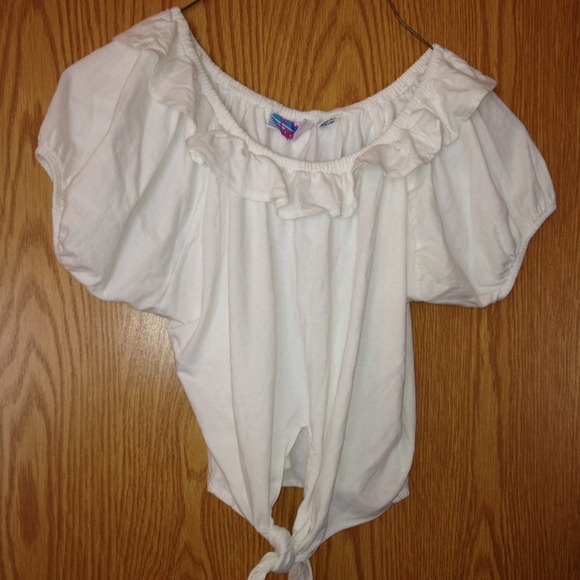 Cute On or Off the Shoulder White Top