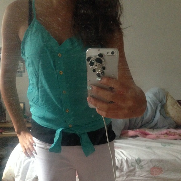 Tops - Picture 3 of 4