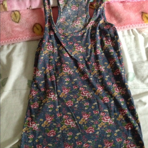 Tops - Picture 2 of 4