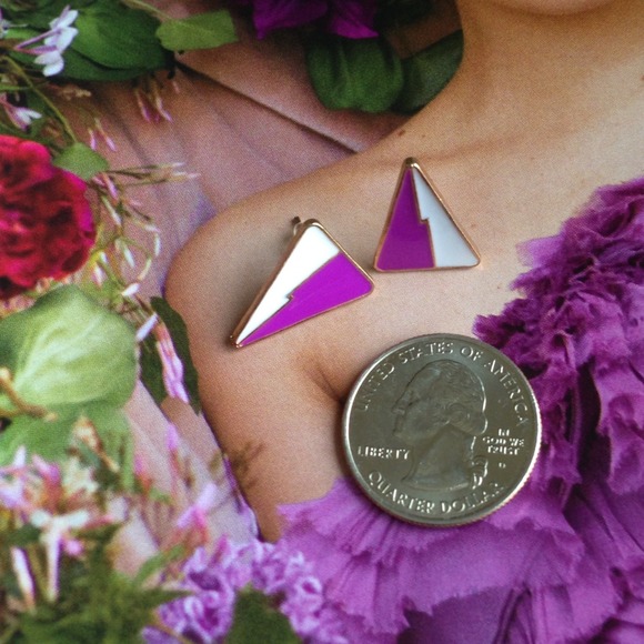 Triangle studs - Picture 2 of 2