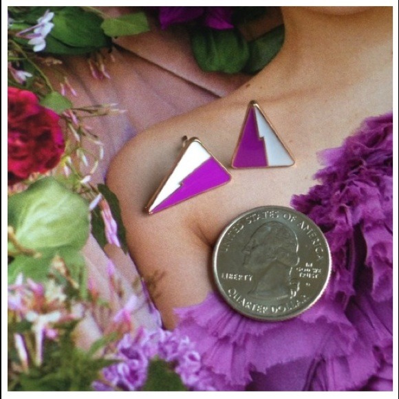 Triangle studs