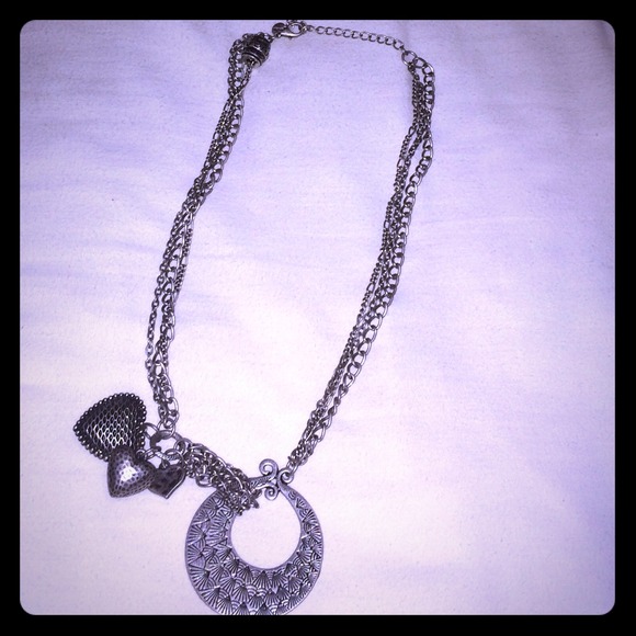 ❌❌Sold ❌❌🎄🎁🎄🎁Distressed silver Necklace
