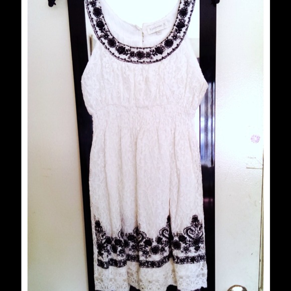 ❗️️SALE❗️. Lace Dress with embroider detail