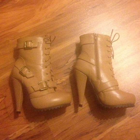 HIGH HEEL BOOTS
