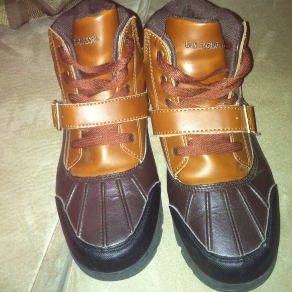 US POLO ASSN BOYS BOOTS SIZE 7