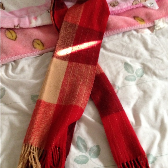 Scarfs - Picture 2 of 4