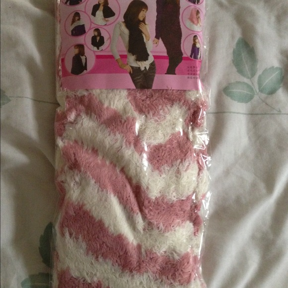 Scarfs - Picture 3 of 4
