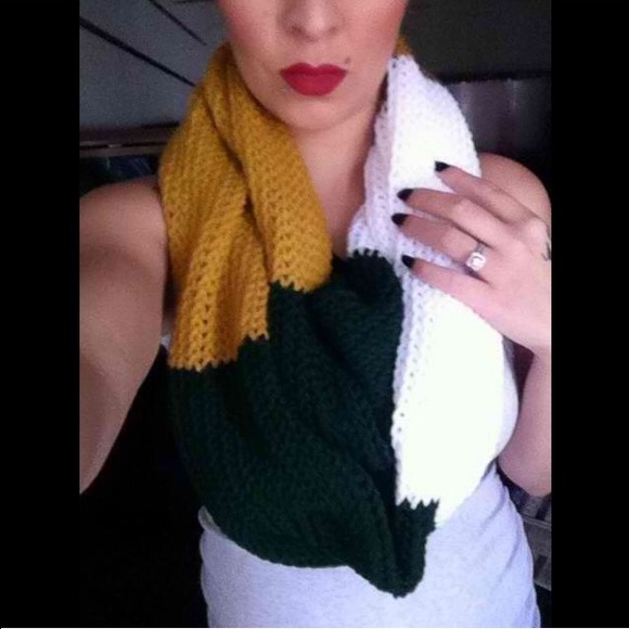 🚫SOLD🚫Knitted infinity scarf - Picture 2 of 2