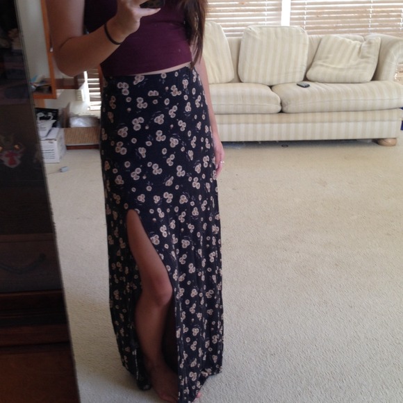 ❌SOLD❌Brandy Melville slit maxi skirt