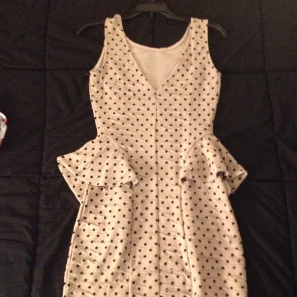 Polka dots short fit dress - Picture 2 of 3