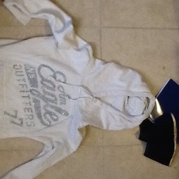 Sweatshirt 💕 - Picture 2 of 2