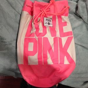 🌟REDUCED🌟 VS PINK WEEKEND BAG Like new ❤️