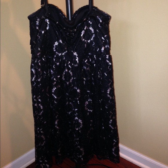 Dress - Picture 2 of 2