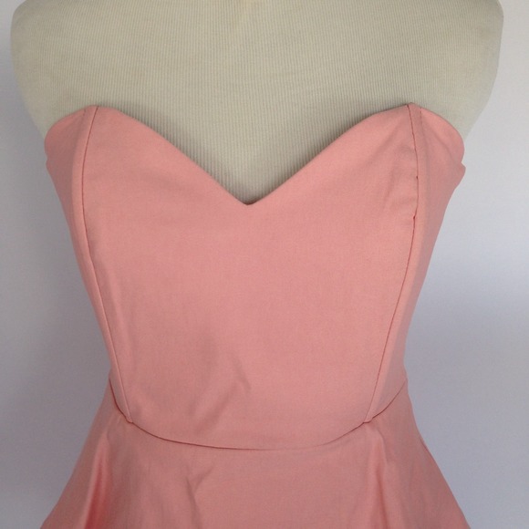 Pink strapless peplum dress - Picture 3 of 5