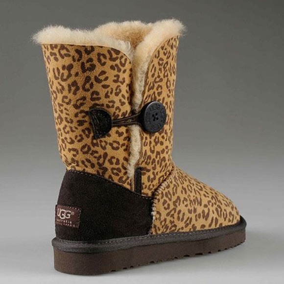 Ugg cheetah print boot .$ 155 pp