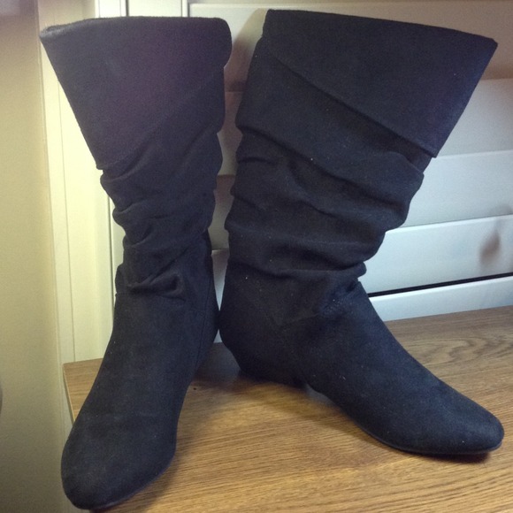 8M Black Boots - Picture 2 of 4