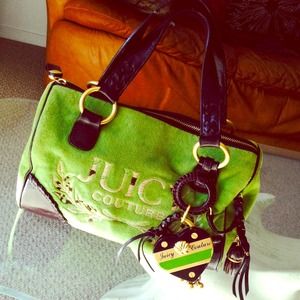 ✨SUPER CUTE GREEN JC BAG👜💚