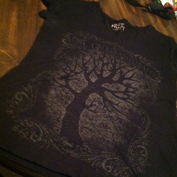 Black t-shirt