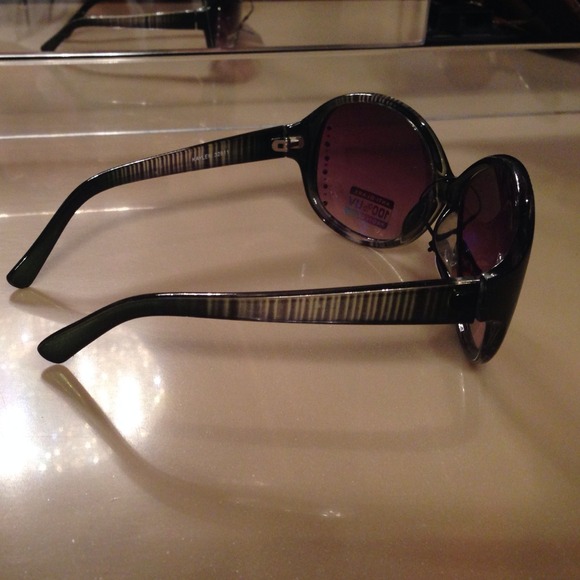 Brand new Blue Gem 100% UV Kaylen style - Picture 2 of 4