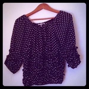 Size M women's 3/4 sleeve flowy polka dot blouse.