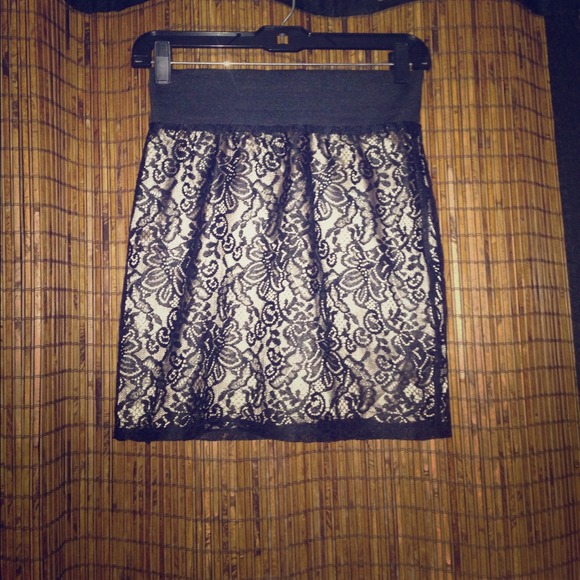Cute little cinched waist fitted skirt.