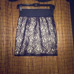 Cute little cinched waist fitted skirt.