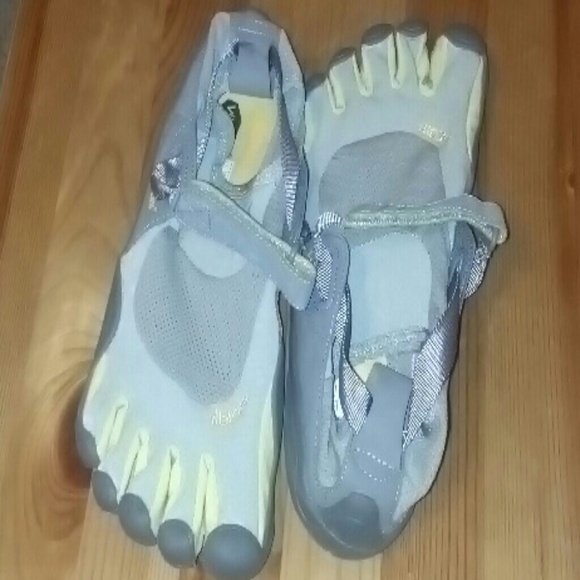 Vibram Five Fingers SZ 38