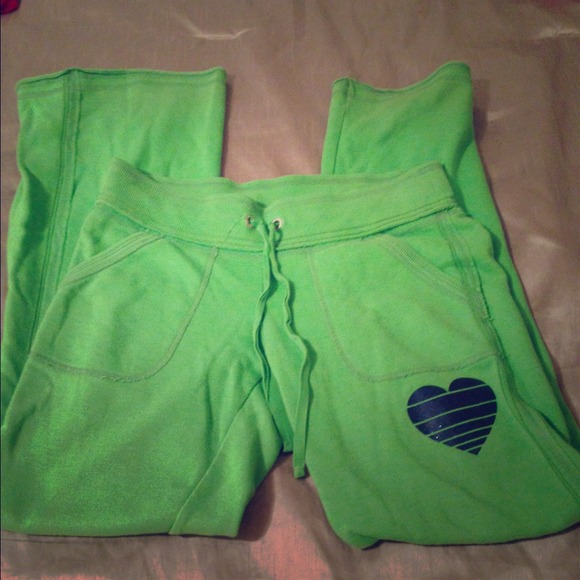 Green VS sweatpants