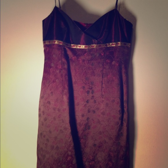 Laundry by Shelli Segal holiday dress