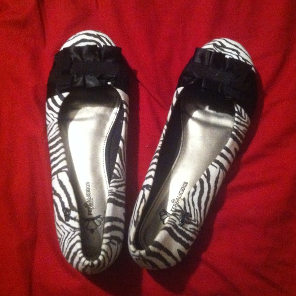 Zebra print flats