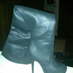 Victoria Secret thigh high heel boot 7.5, unused