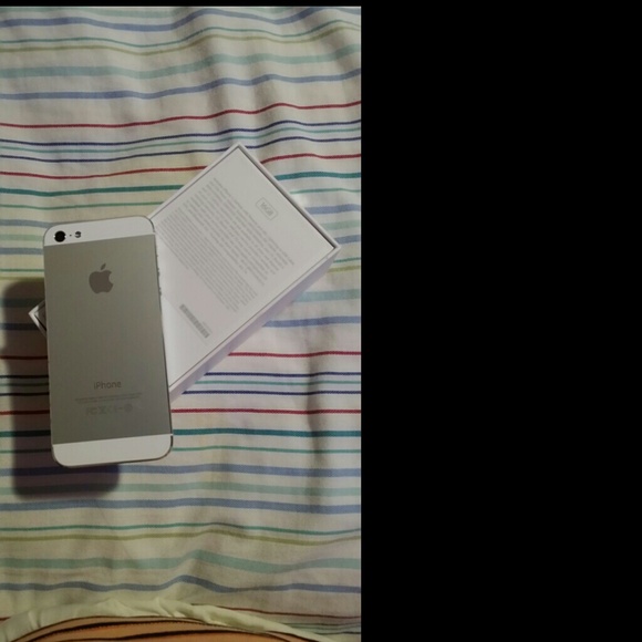 White iPhone5 - 16gb - ATT - Picture 2 of 2