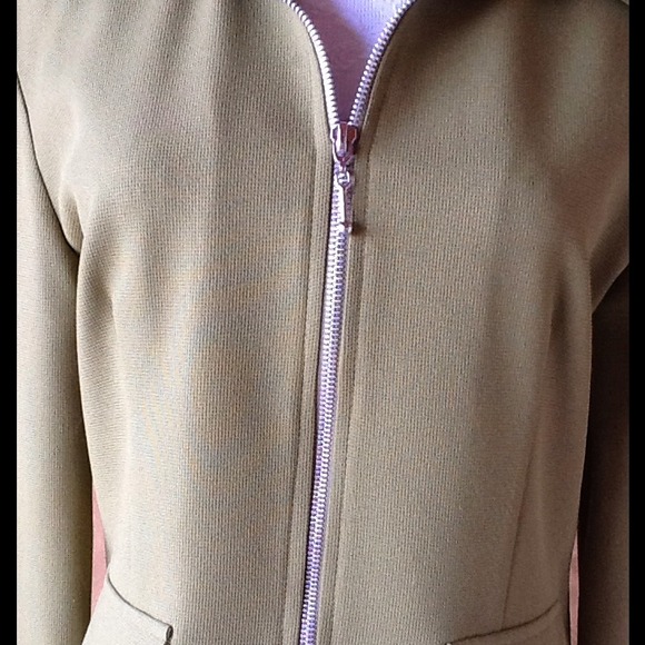 Bright Olive Green Pantsuit for Work or Play!! - Picture 2 of 4