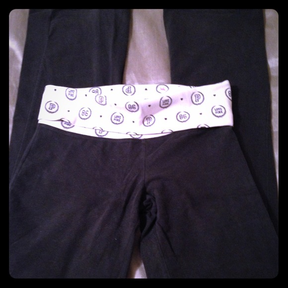 VS black yoga pants