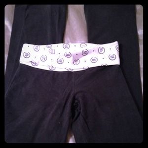 VS black yoga pants