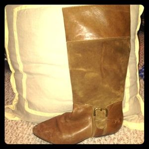 Awesome pair of Lucky brand leather/ suede boots!