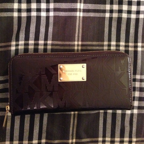 ⬇️ REDUCED💯% Authentic Michael Kors Wallet