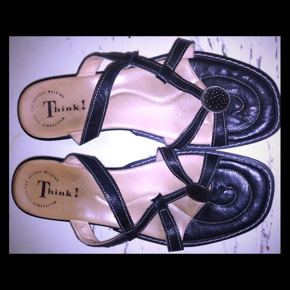 Think! Soso toe loop sandal