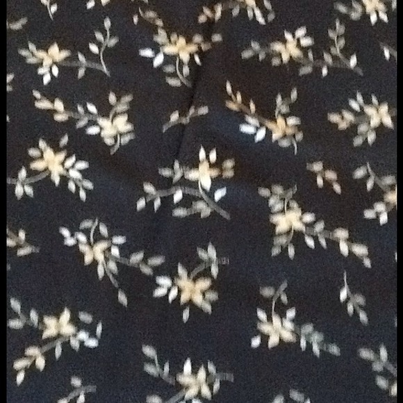Fabulous Stretch Black Skirt with Flowers!! - Picture 2 of 3
