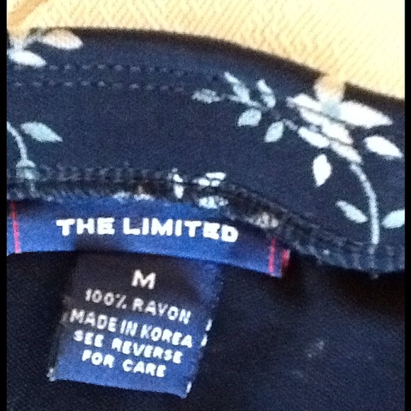 Fabulous Stretch Black Skirt with Flowers!! - Picture 3 of 3