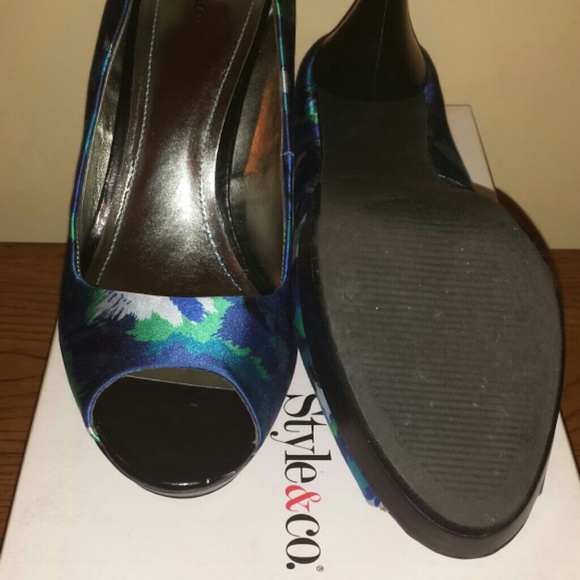 Shoes - Picture 3 of 4