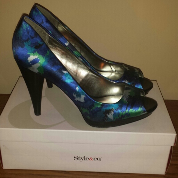 Shoes - Picture 4 of 4