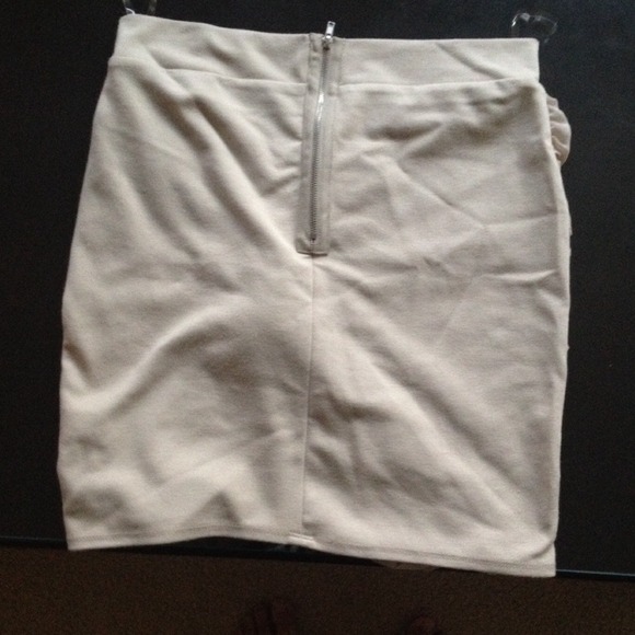 π«SOLDπ« πHOSTPICK 12/22πNude Body Con Skirt - Picture 2 of 4